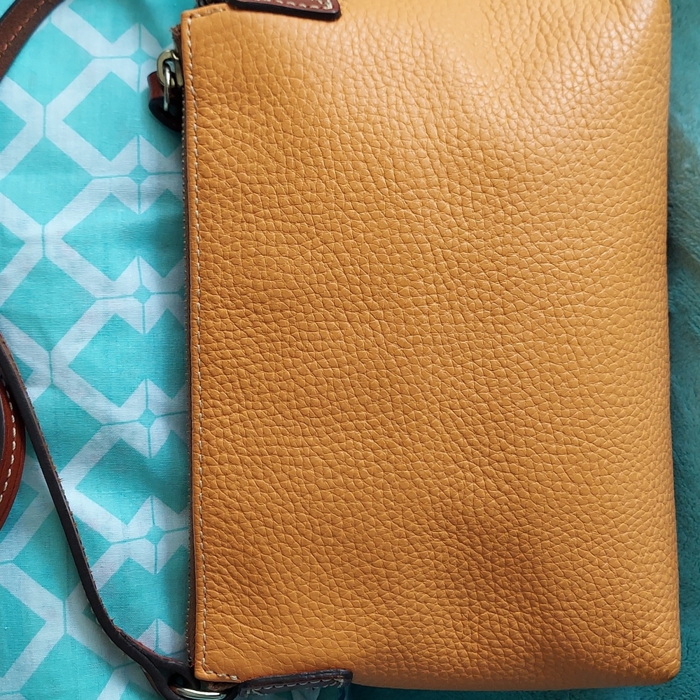 Dooney & Bourke crossbody leather Pouchette - Picture 5 of 14